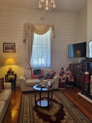 智能电视、玩具、书、立体声音响