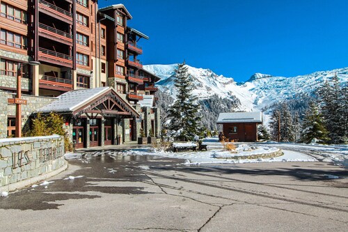 Cosy, modern 2-bed with fireplace & beautiful views