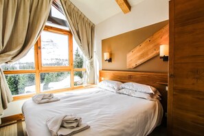 1 bedroom, free WiFi, bed sheets - Cosy, modern 2-bed with fireplace & beautiful views (Flaine)