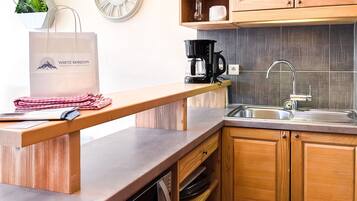 KĂŒhlschrank, Mikrowelle, Ofen, GeschirrspĂŒler