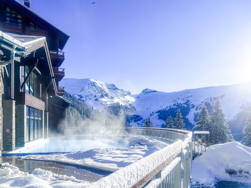 Beautiful one-bedroom apartment with fireplace and stunning views