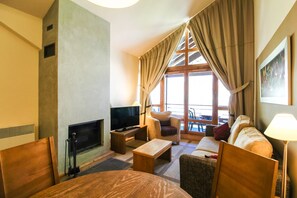 Télévision, cheminée