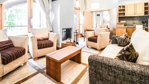 Living area - Two internally connecting 2-bed apartments with shared private entrance (Flaine)