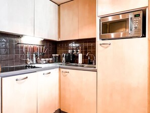 Réfrigérateur, micro-ondes, four, lave-vaisselle