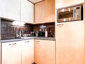 Køleskab, mikrobølgeovn, ovn, opvaskemaskine