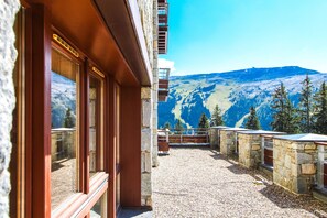 Terrace/patio - Spacious south-facing T3 with runway, parking, swimming pool (Flaine)