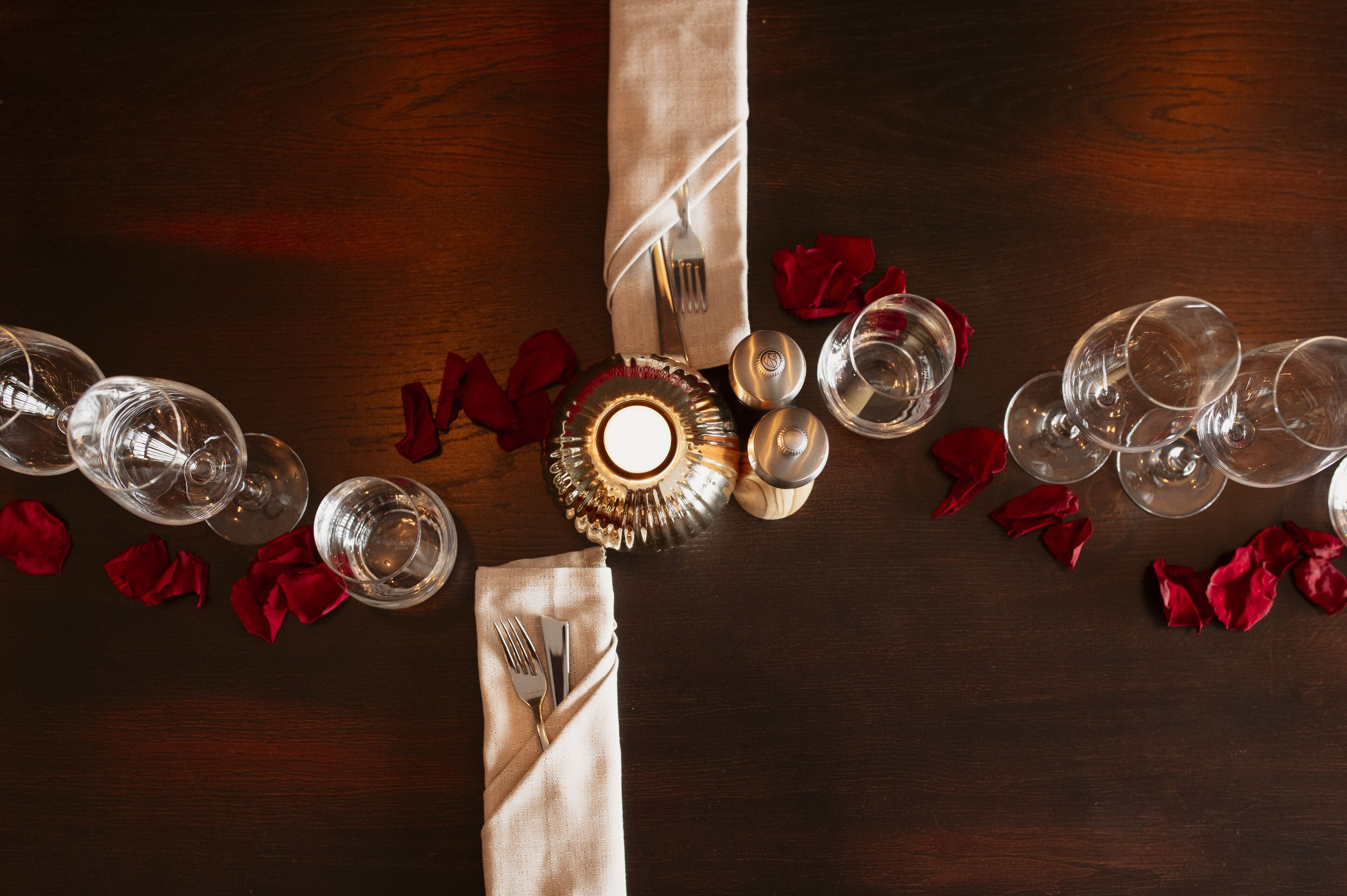 breakfast, lunch, dinner served; al fresco dining