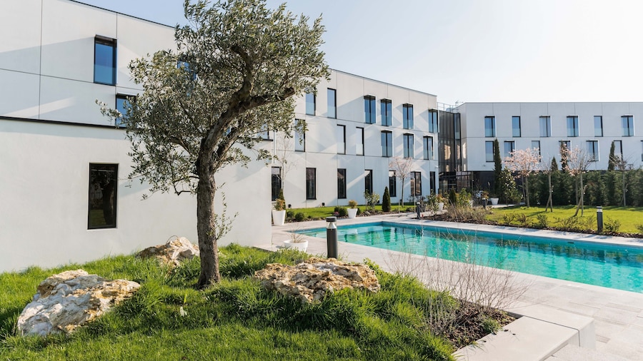 Hotel Dali Val d'Europe, Tapestry Collection by Hilton