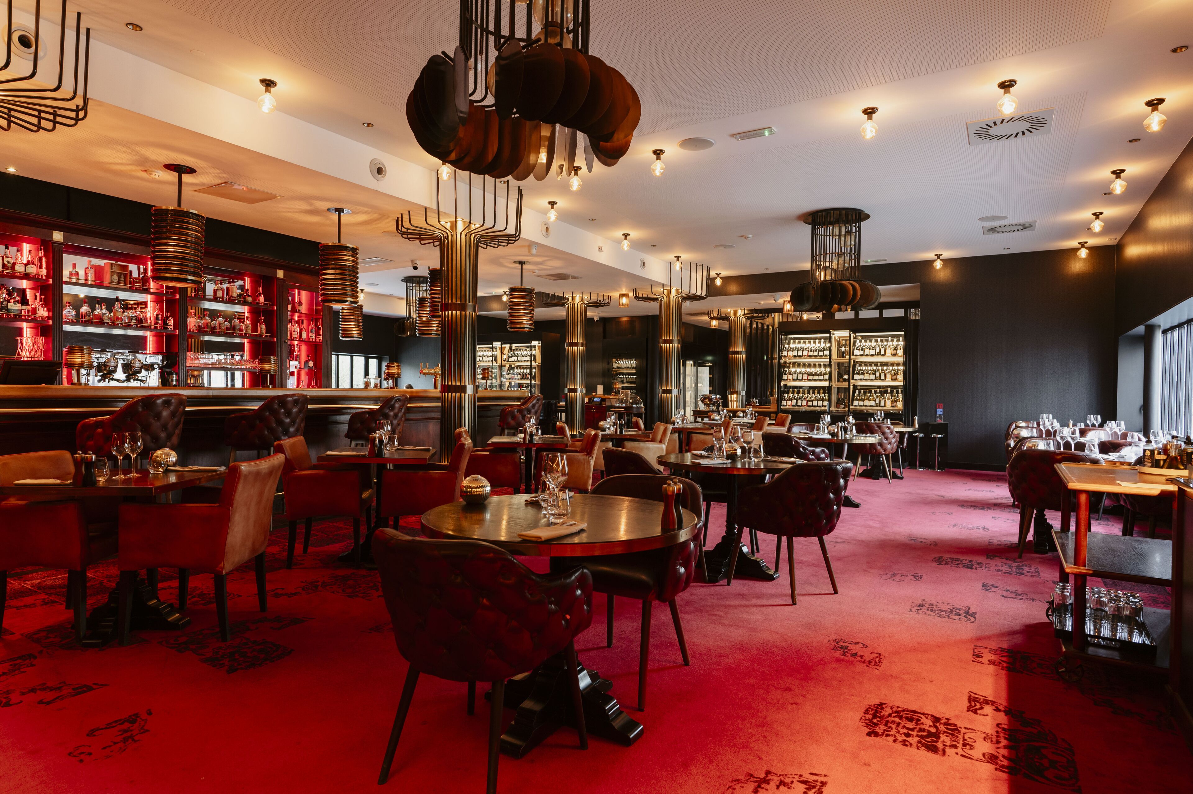 breakfast, lunch, dinner served; al fresco dining