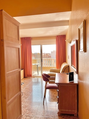 Double Room | 2 bedrooms, in-room safe, iron/ironing board, free WiFi