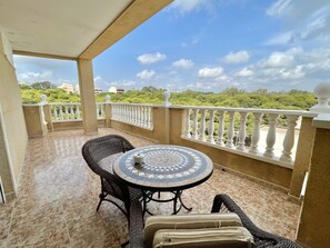 Junior Duplex | 2 bedrooms, in-room safe, iron/ironing board, free WiFi