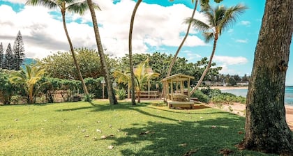 DIRECT SANDY BEACHFRONT just steps away fr the patio.Ground Fl.condo 1bed2ba2pkg