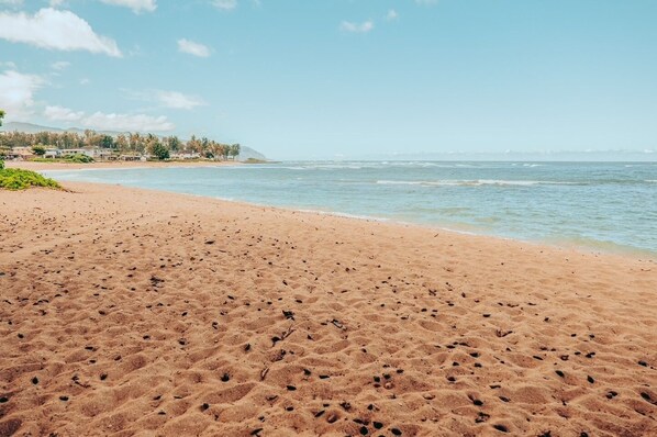 Beach nearby, sun loungers, beach towels