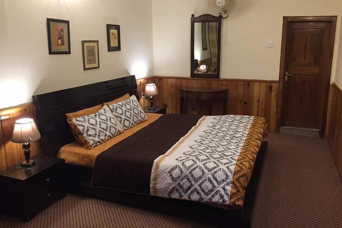 Deluxe Double Room | Iron/ironing board, free WiFi