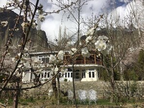 Exterior - Embassy Villa Suites (Karimabad)