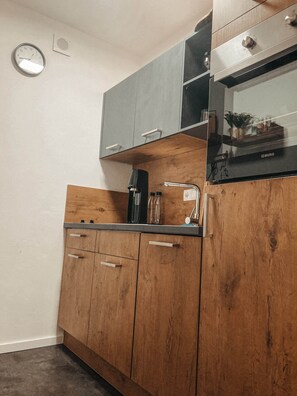 Kühlschrank, Ofen, Herdplatte, Geschirrspüler