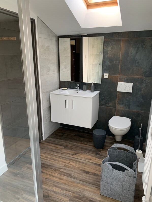 Shower, hair dryer - Charming cottage between La Rochelle and the Marais Poitevin (Boisseuil)