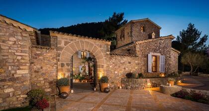 Villa rental in Mallorca with 4 bedrooms and sea views