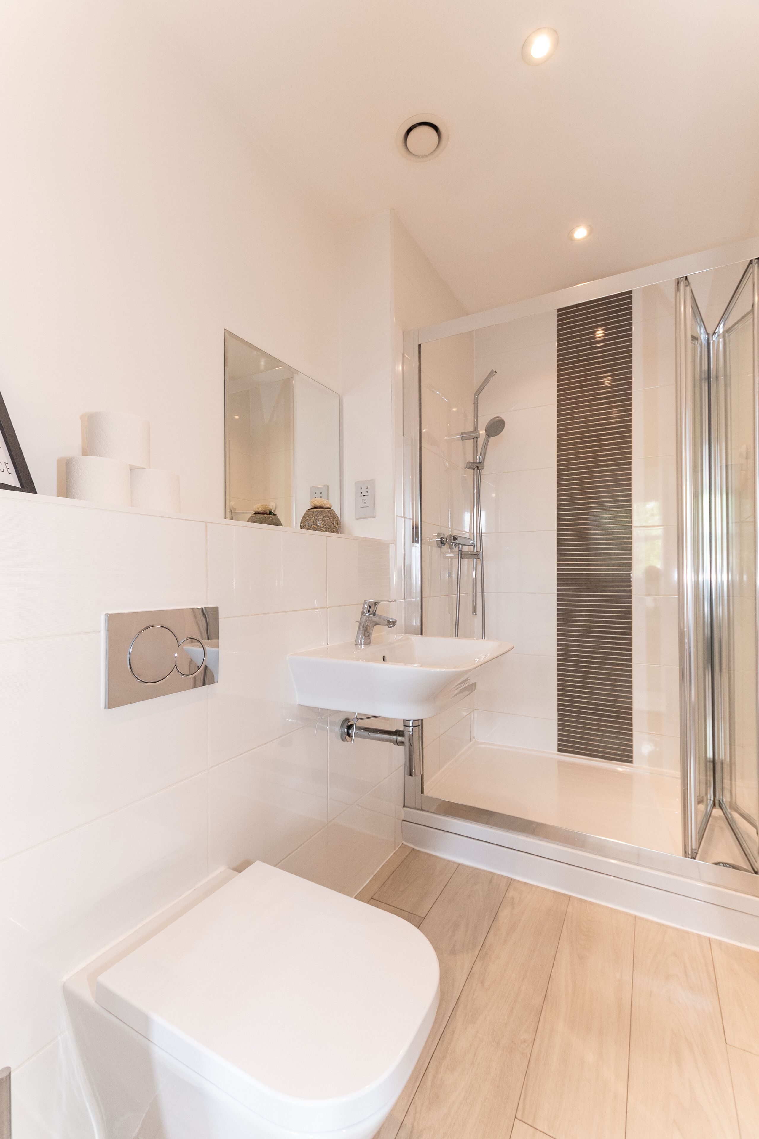Design Apartment | Bathroom | Combined shower/bathtub, free toiletries, hair dryer, towels