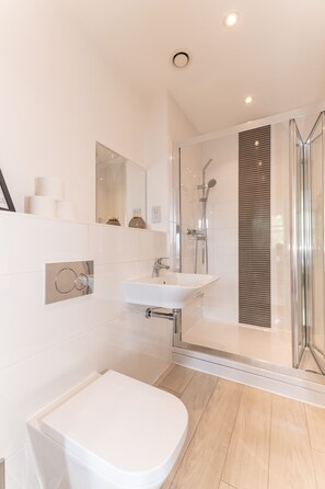 Bathroom - Smart Apartments - Empress Heights (Southampton)