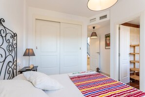 2 bedrooms, iron/ironing board, travel cot, WiFi