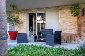 Romantic Apartment | Terrace/patio - Suite jacuzzi (Toulouse)