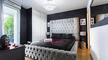 Romantic Apartment | 1 bedroom, premium bedding, down comforters, Select Comfort beds