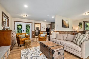 Smart TV, fireplace, DVD player, books