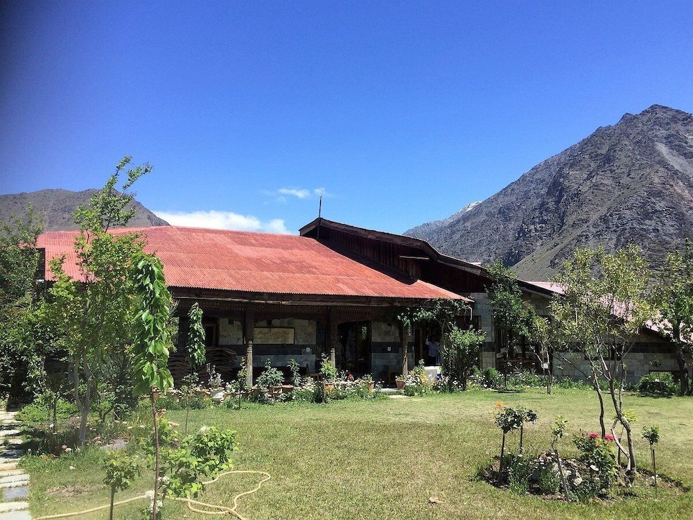 Hindukush Heights by null