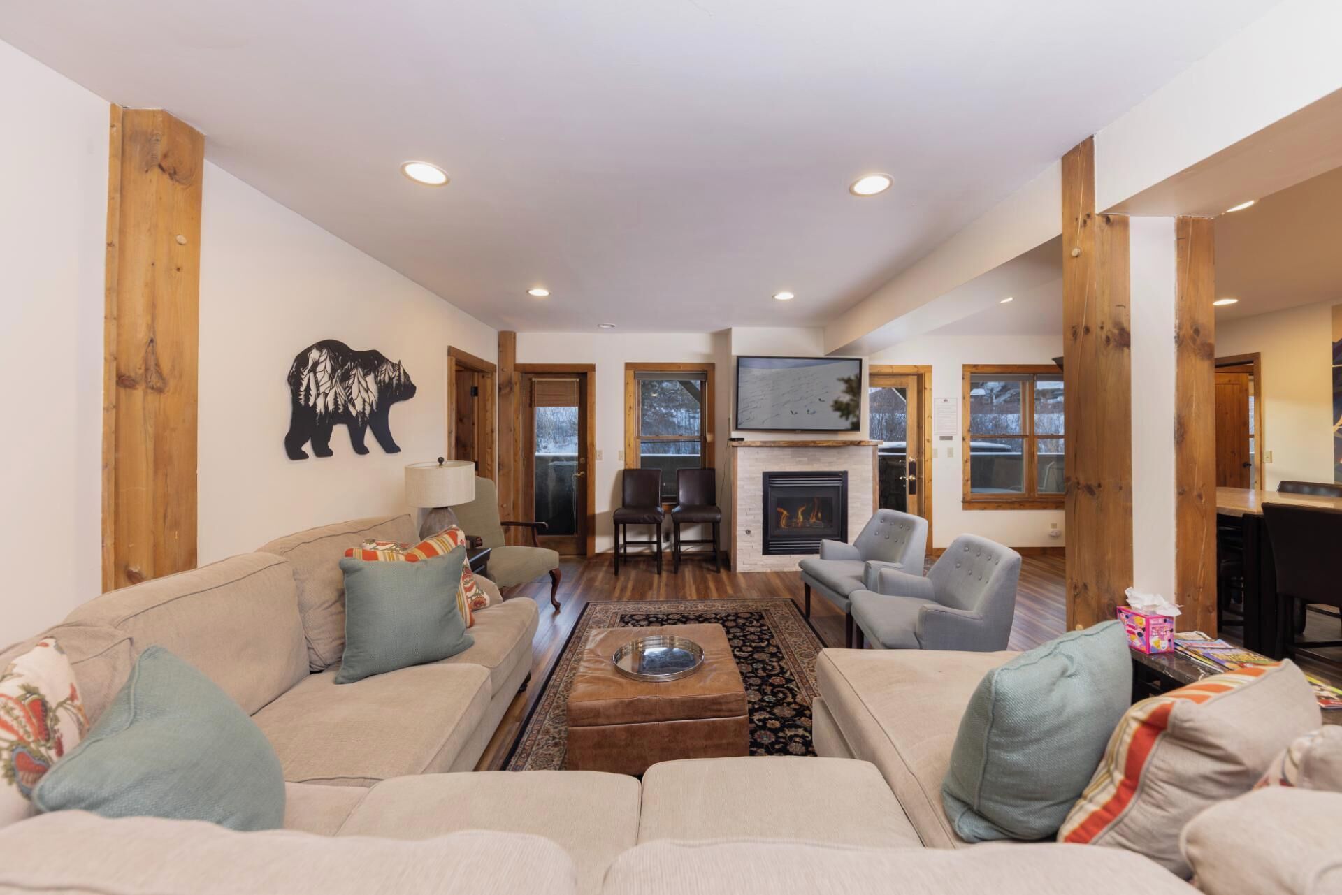 Télévision, cheminée