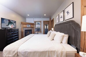 5 bedrooms, iron/ironing board, free WiFi, bed sheets