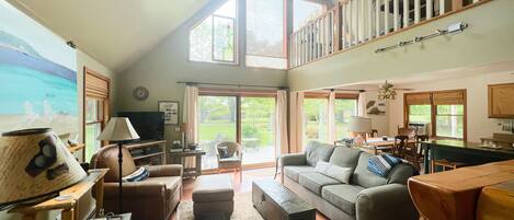 Smart-TV, peis og bøker