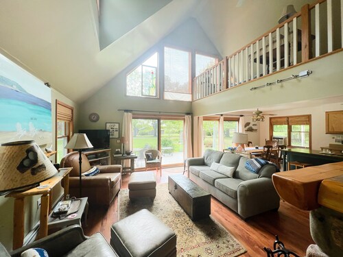 Charming Omena house. Close to beach, Suttons Bay, Northport. A/C. Pet okay.