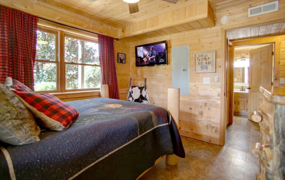 Photo 65 of Cozy nature vibes! Secluded, private and convenient!