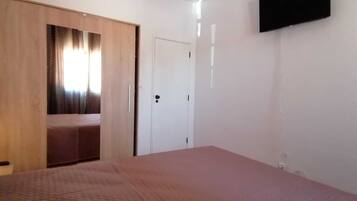 2 bedrooms, WiFi, bed sheets