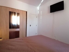 2 bedrooms, WiFi, bed sheets