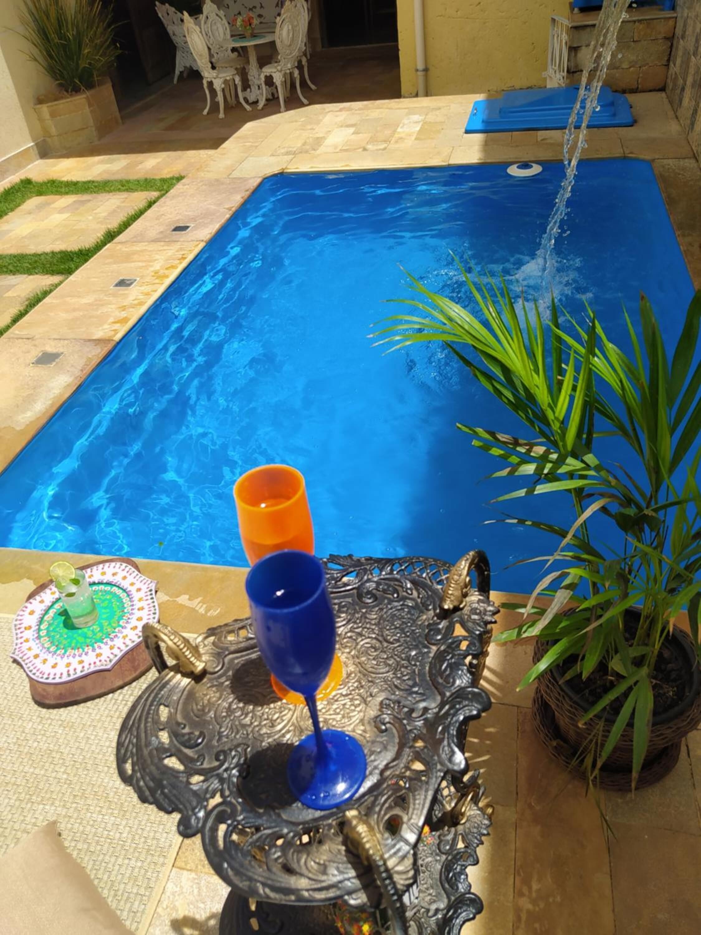 من حمّامات السباحة المغطاة