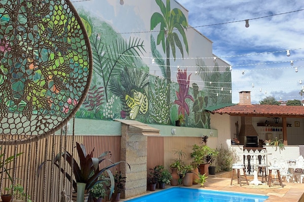 Una piscina cubierta