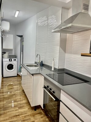 Fridge, microwave, oven, coffee/tea maker
