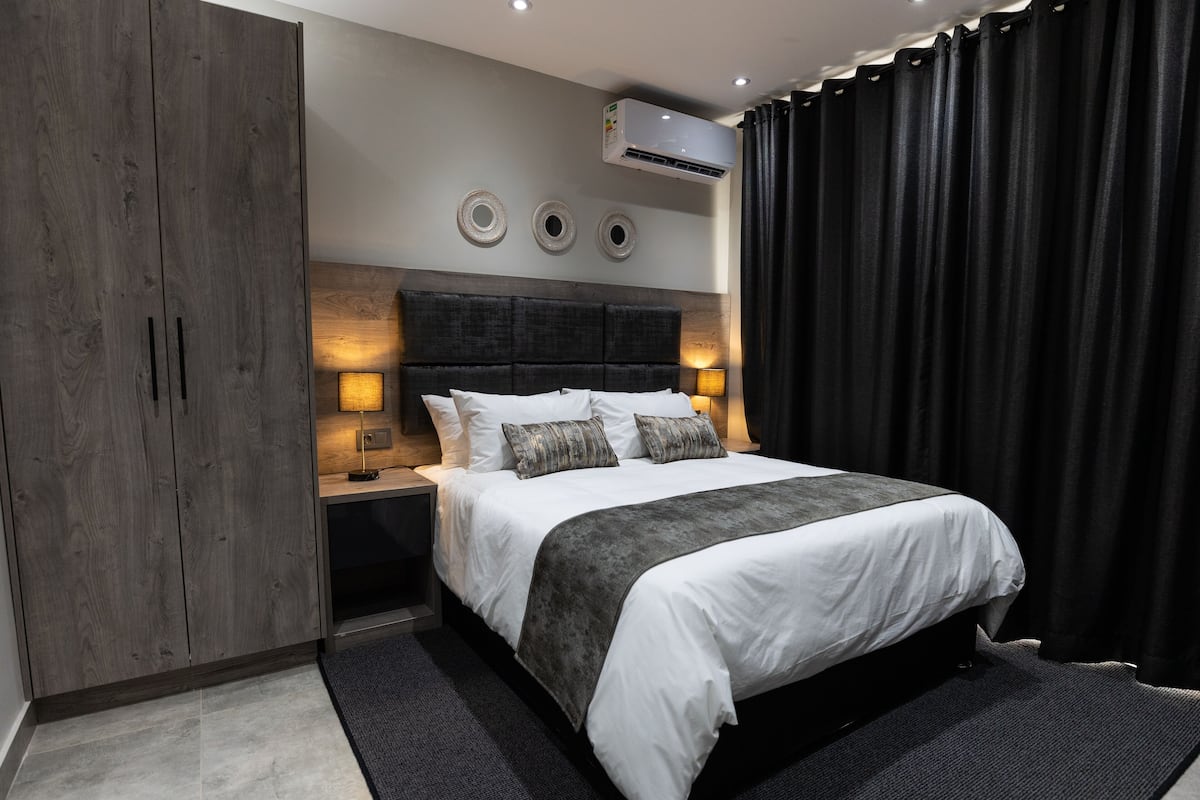 Standard Double Room | Peralatan tempat tidur premium, tilam berlapik, peti besi dalam bilik 