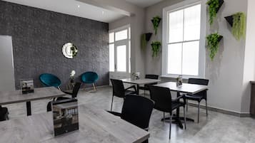 Coin salon dans le hall