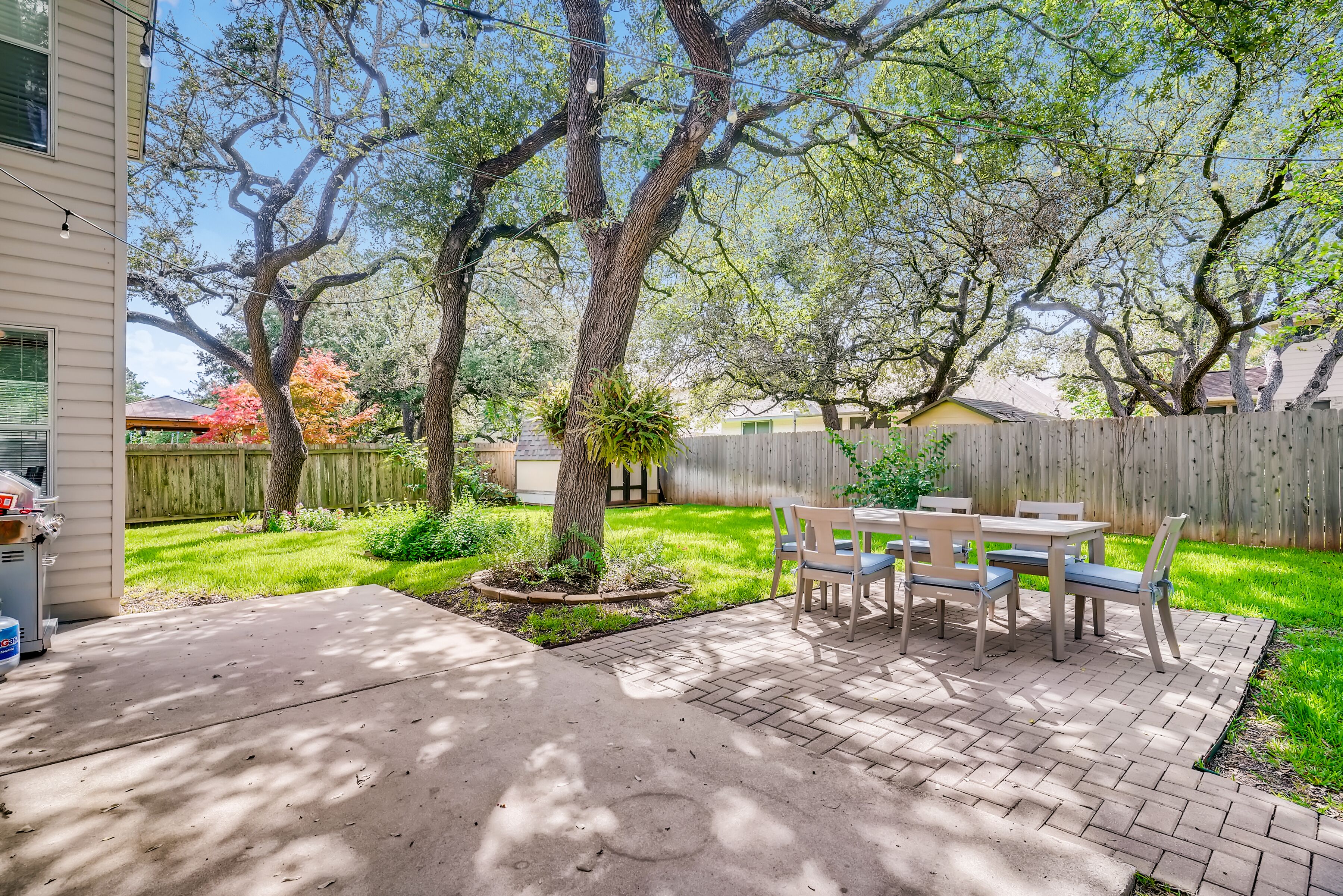 Come Warm Up in Your Own Private Hot Tub with Game Room and Al fresco Dining! - by PMI Austin Metro