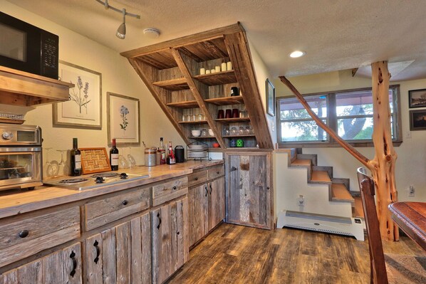 ثلاجة، ميكروويف، فرن، موقد طهي مسطح