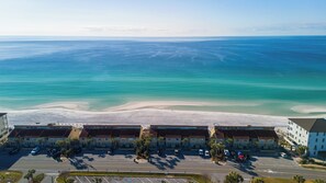 Una spiaggia nelle vicinanze