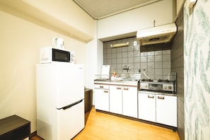 冰箱、微波炉、炉灶、厨具/餐具