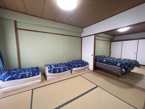 1 bedroom, desk, free WiFi, bed sheets