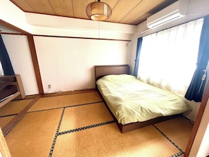 2 bedrooms, desk, free WiFi, bed sheets