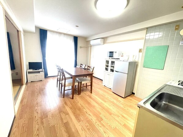 Fridge, microwave, stovetop, cookware/dishes/utensils - 95Center of Asahikawa5min Sta 28min Biei 401U - 401U / Asahikawa Hokkaidō (Asahikawa)