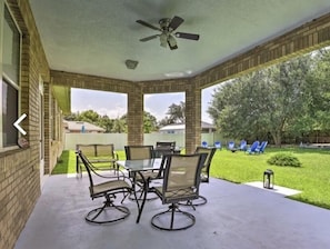 House, 4 Bedrooms | Balcony