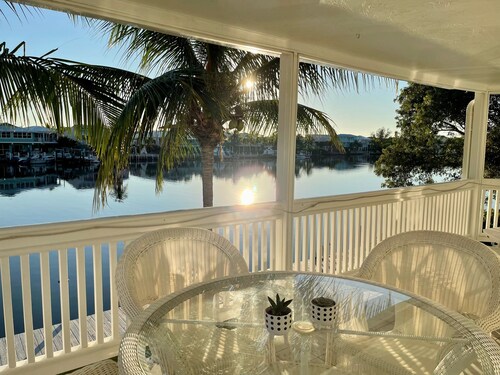 Waterfront Home, 200ft Dock, Gulf Access, Kayaks, Bicycles, Mini Golf, Game Room